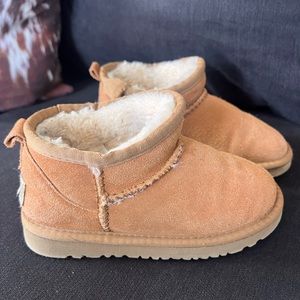 UGG Girls Classic Ultra Mini